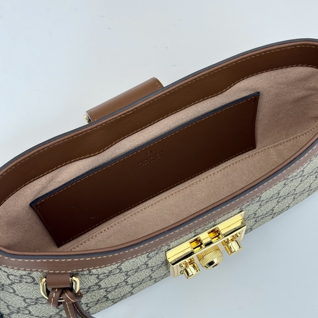 Gvc*1 padlock small shoulder bag-23.5*15*6cm