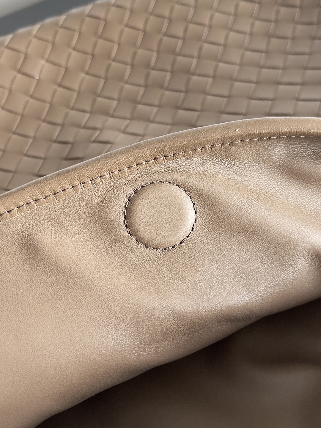 b0tt*ga Ven*ta hop bag-53*24*13cm