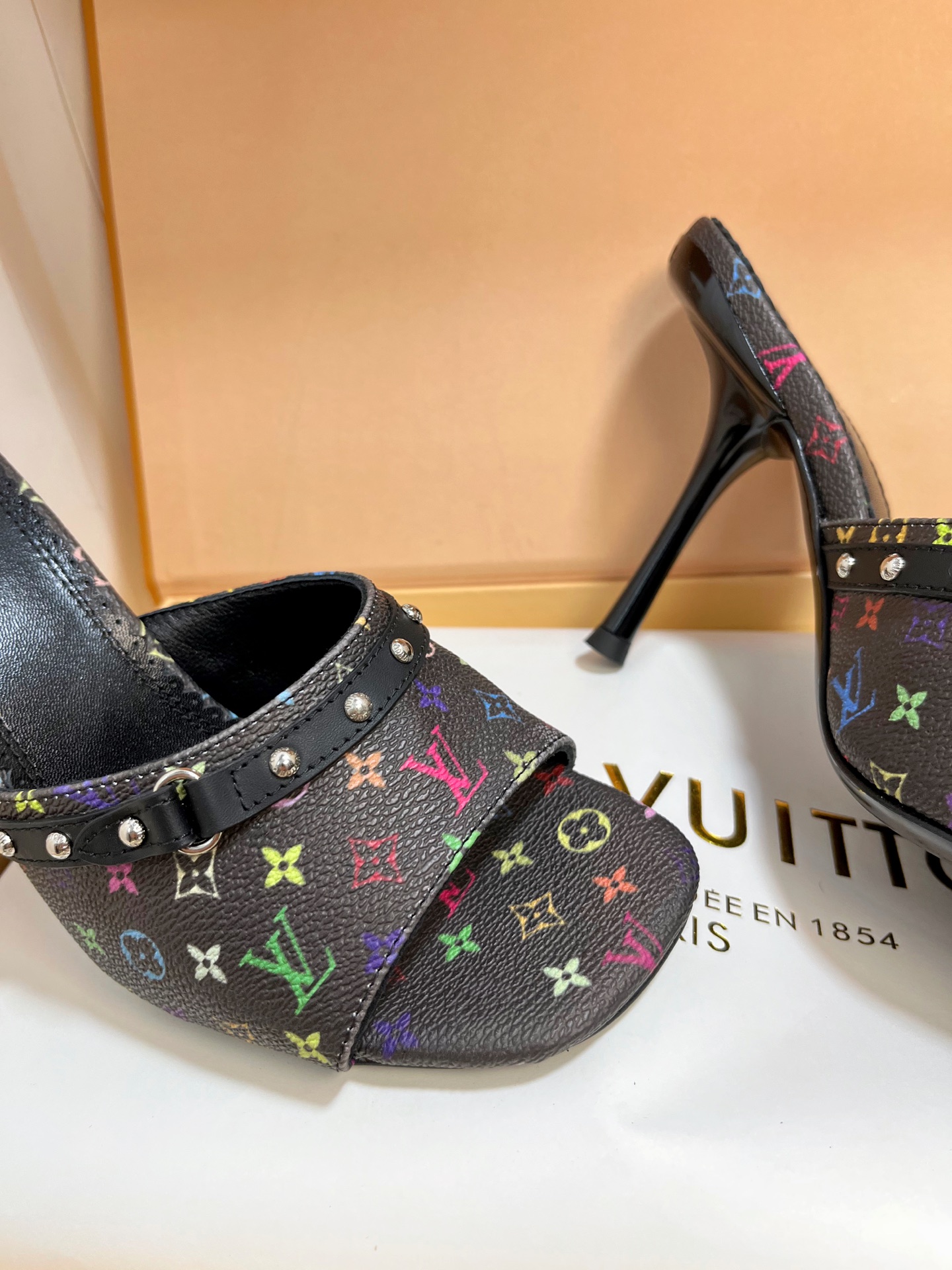 l0vis Vvtt0n sandals-9cm