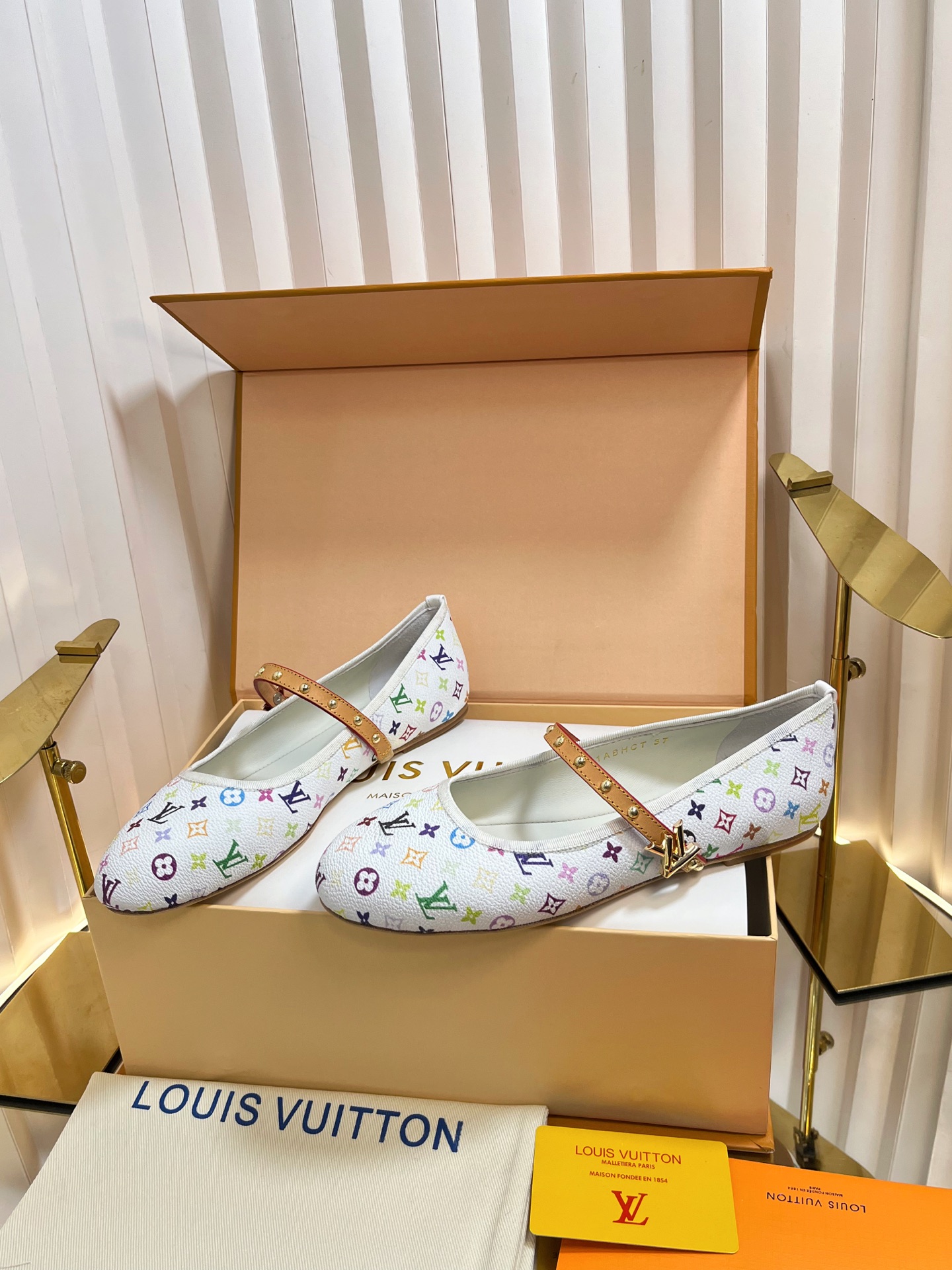 l0vis Vvtt0n romy flat ballerina takashi murakami white (women