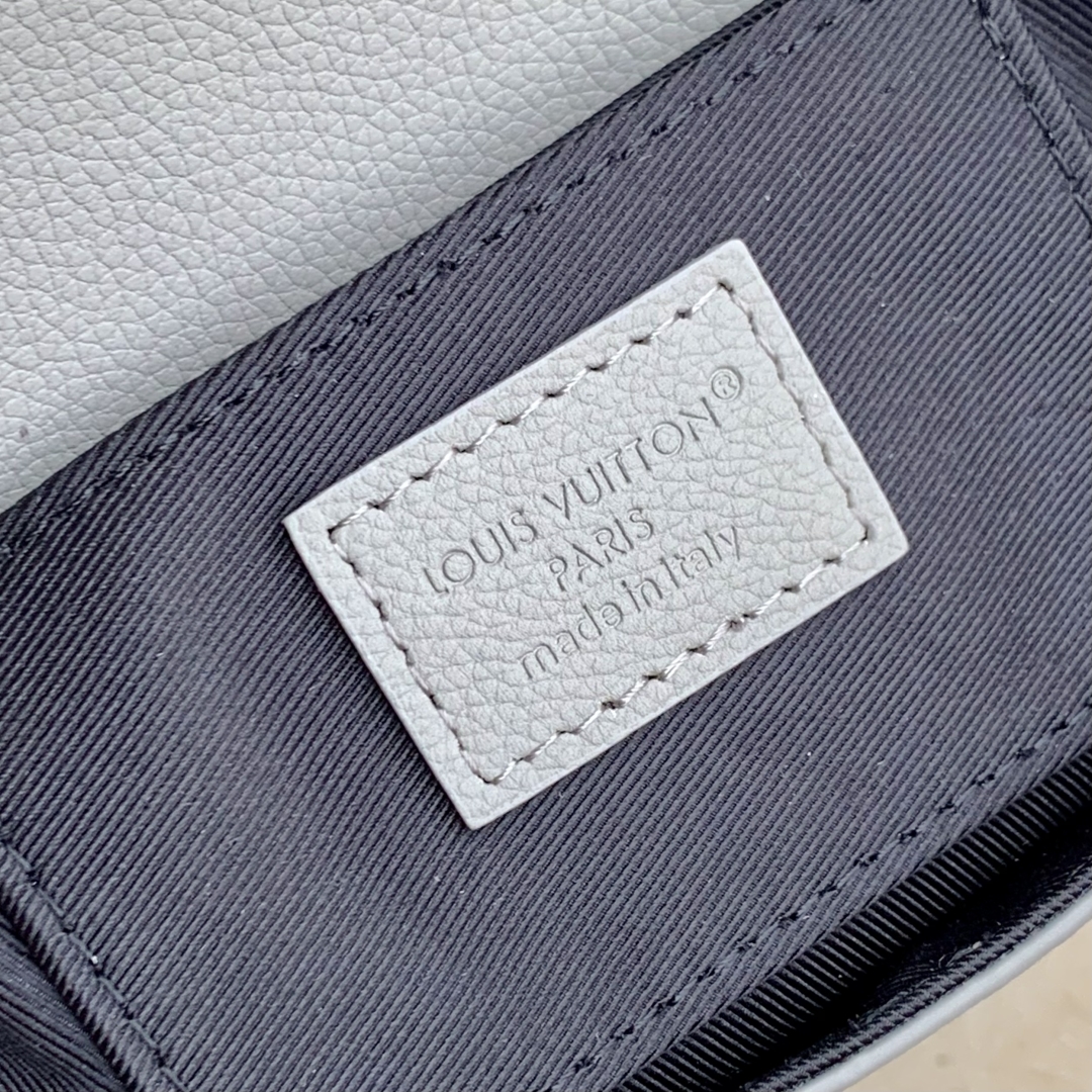 l0vis Vvtt0n pulse bag-m14794-16 x 5 x 22.5cm