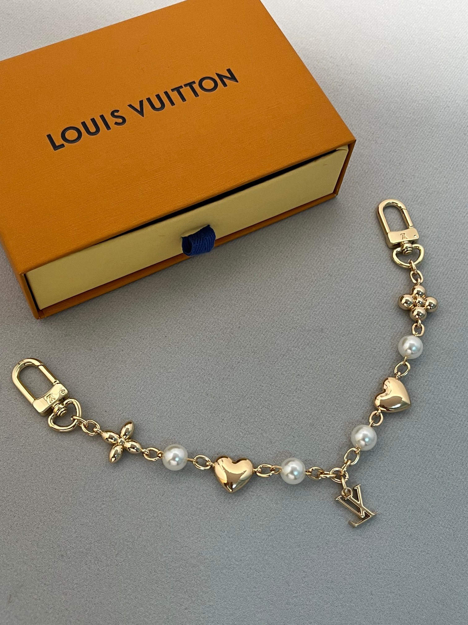 l0vis Vvtt0n bag charm