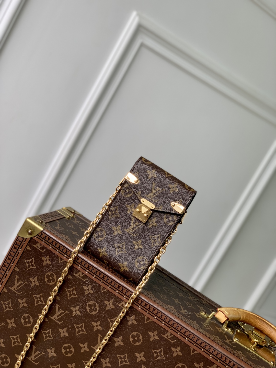 l0vis Vvtt0n métis phone bag -17.5 x 4 x 10.4cm