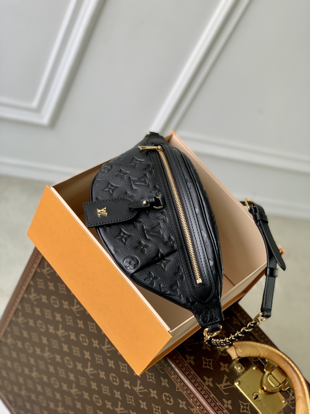 l0vis Vvtt0n high rise bumbag-31 x 15 x 6cm