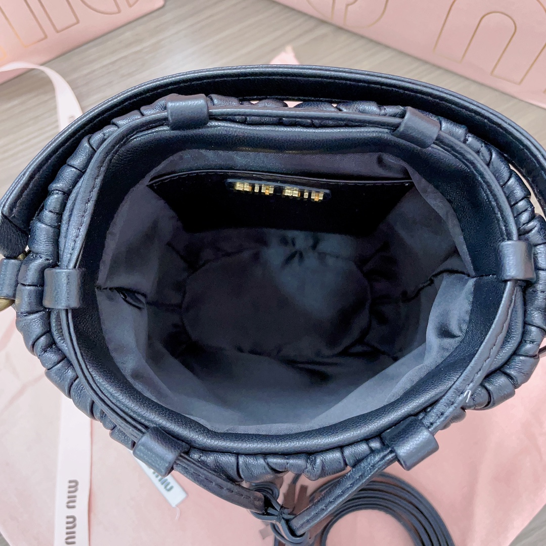 M1um1u matelasse bucket-17x15x10cm