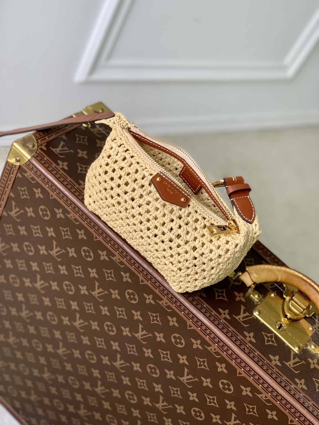 l0vis Vvtt0n hills pochette-11 x 6.5 x 18.5cm