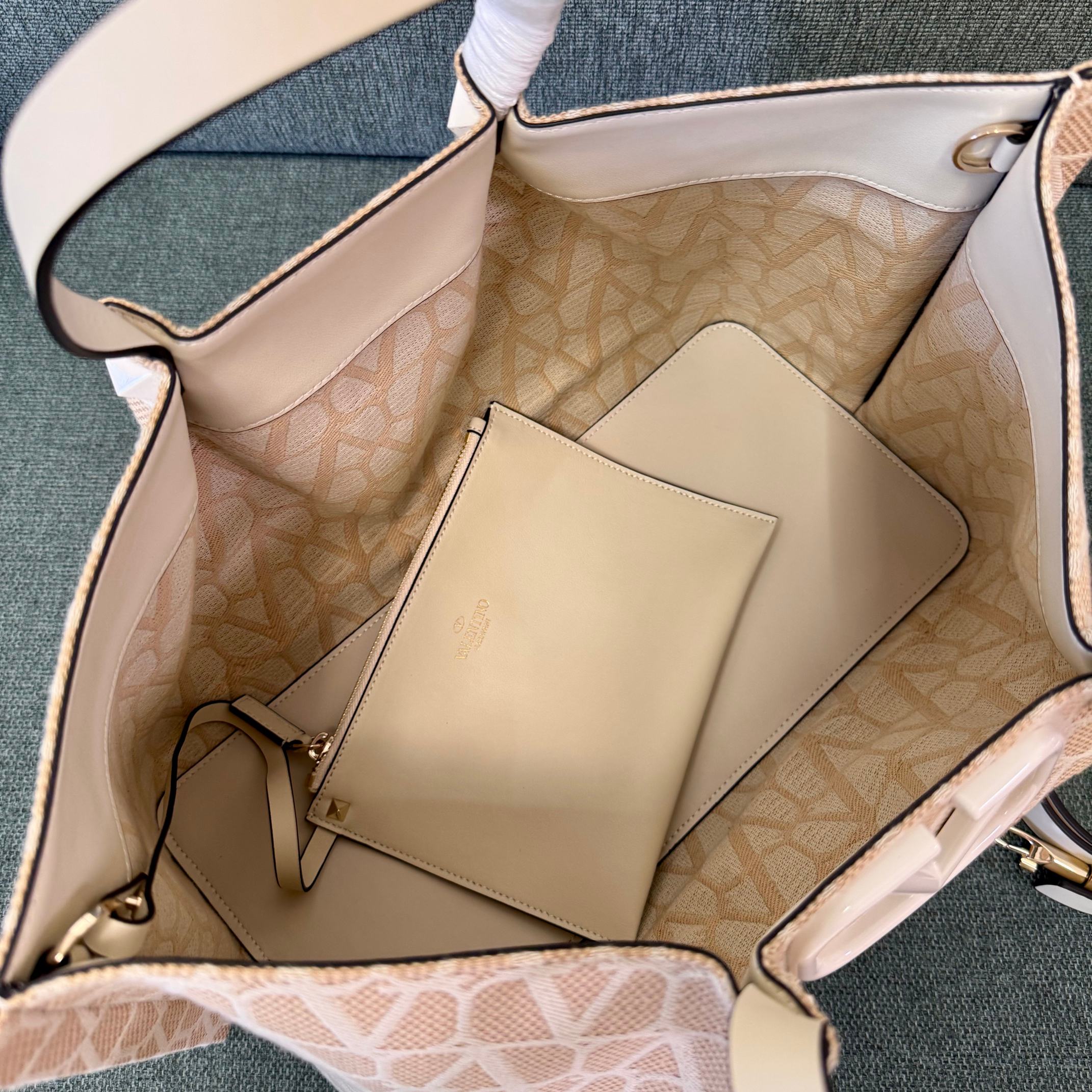 Va1e*ntin0 garavani toile iconographe raffia tote bag