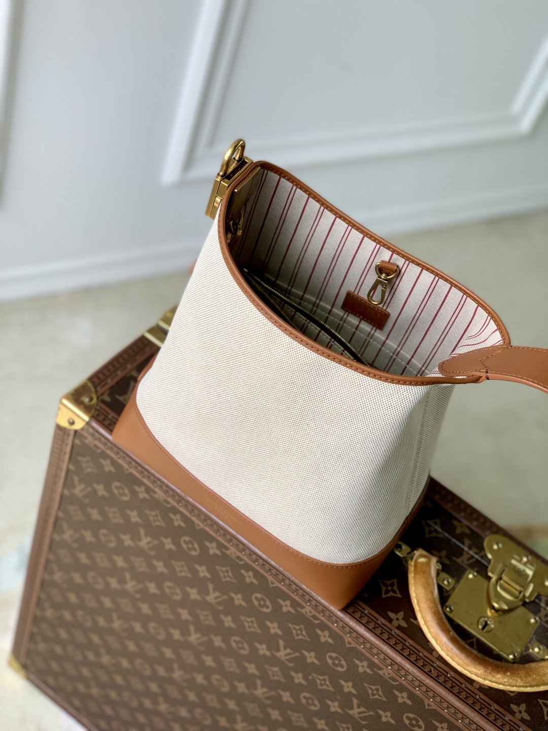 l0vis Vvtt0n low key hobo-m25352-24 x 28 x 16cm