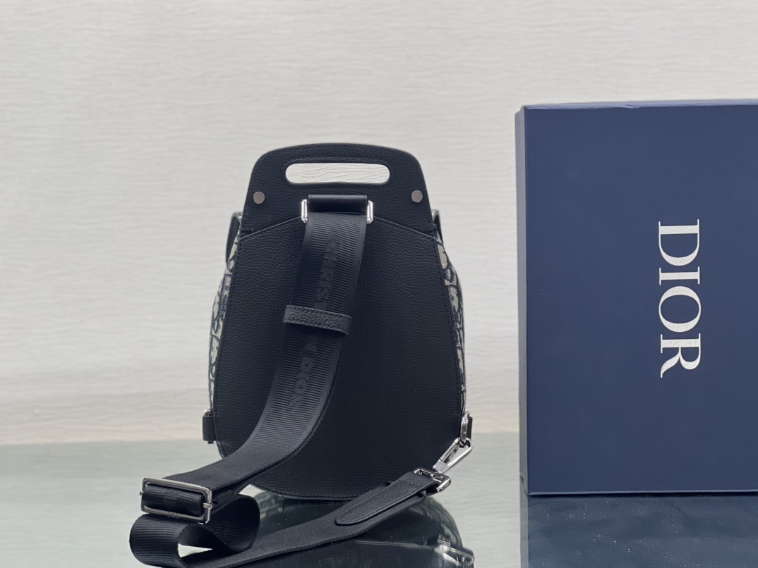 Diro Gallop Sling Bag Black Grained Calfskin-19*27.5*11.5CM