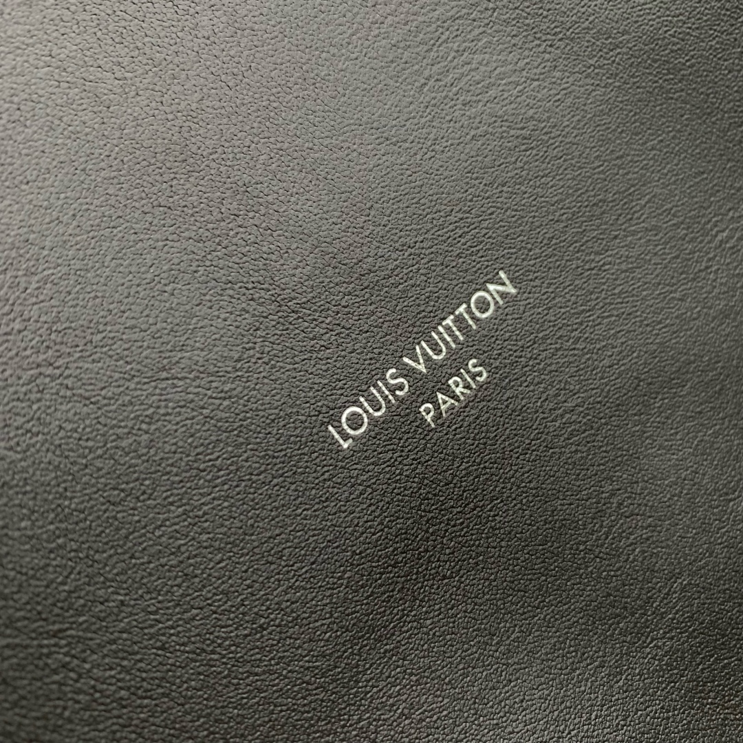 l0vis Vvtt0n off duty bag -25545-24 x 11.5 x 33cm