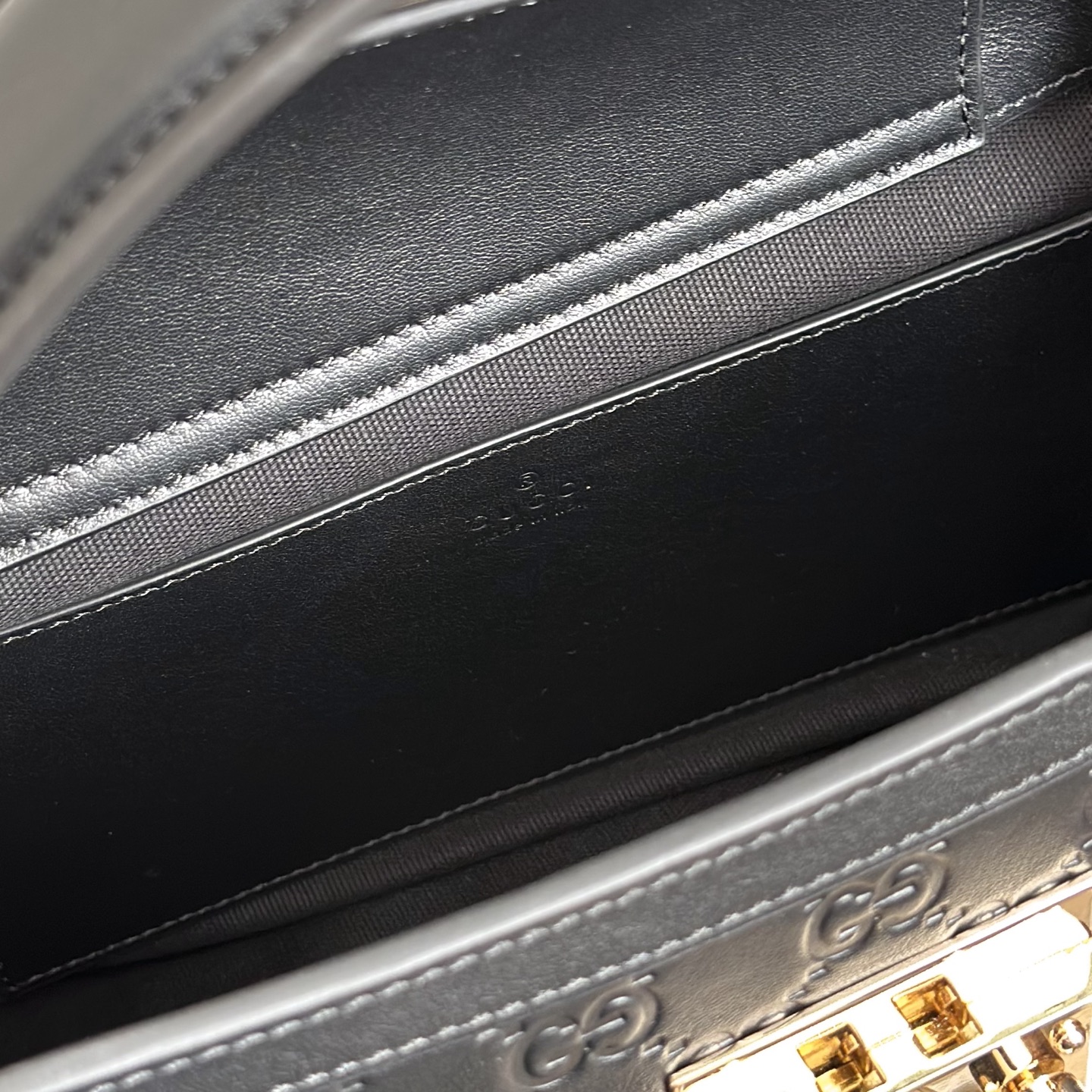 Gvc*1 padlock tote bag-25.5*17.5*10cm