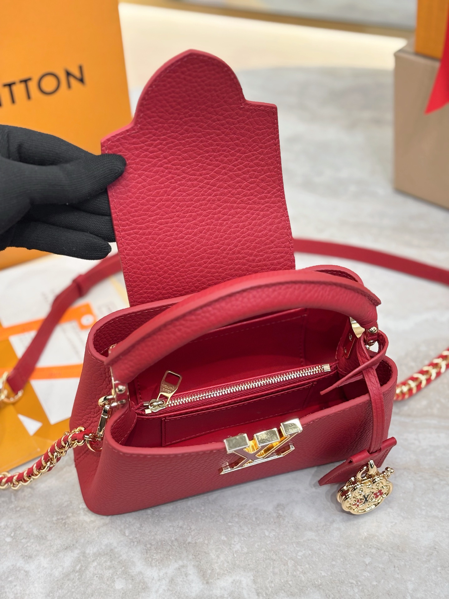 L0vis Vvtt0n Capucines East-West Mini Capucines -M27300-21*14*8CM