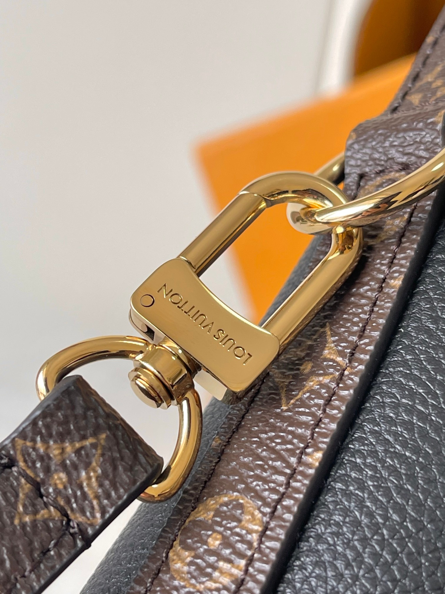 L0vis Vvtt0n Multipass - Handbags-26*10*30CMCM
