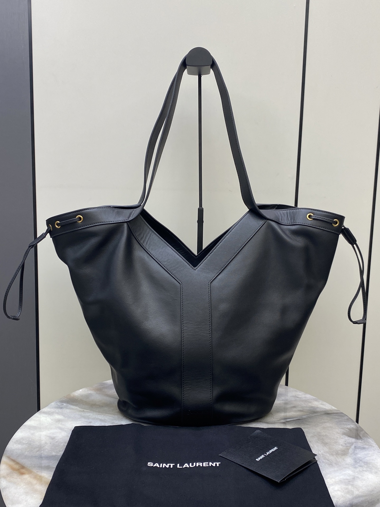Sa1nt Lau*nt Santorini Lux Calfskin Y Drawstring Tote-26/50×15×34CM