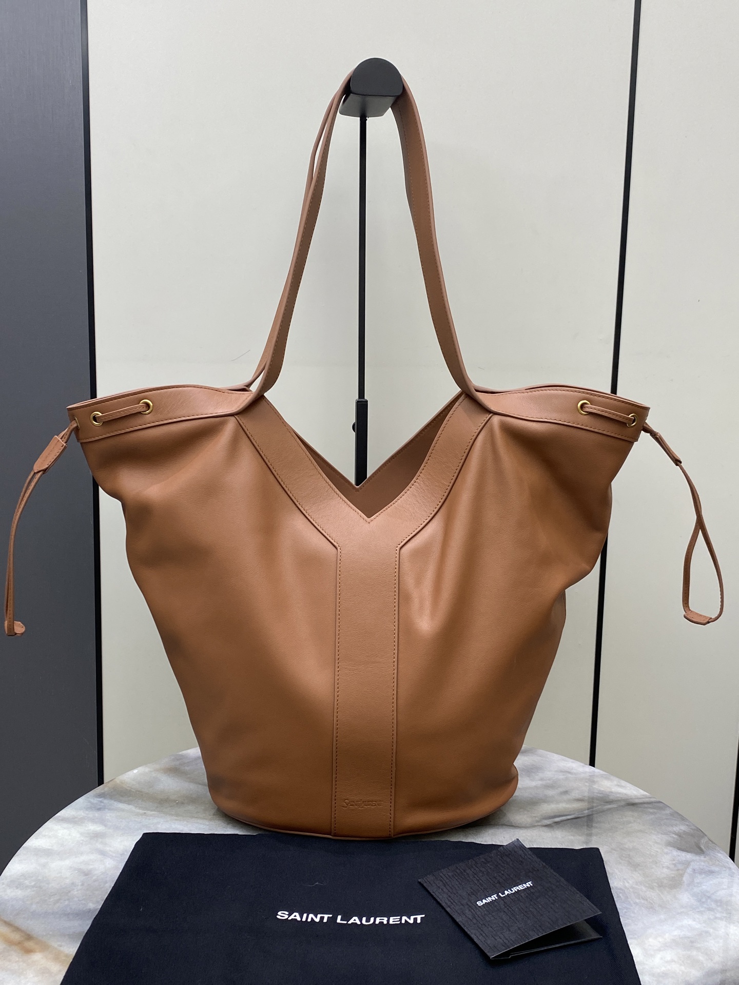 Sa1nt Lau*nt Santorini Lux Calfskin Y Drawstring Tote-26/50×15×34CM