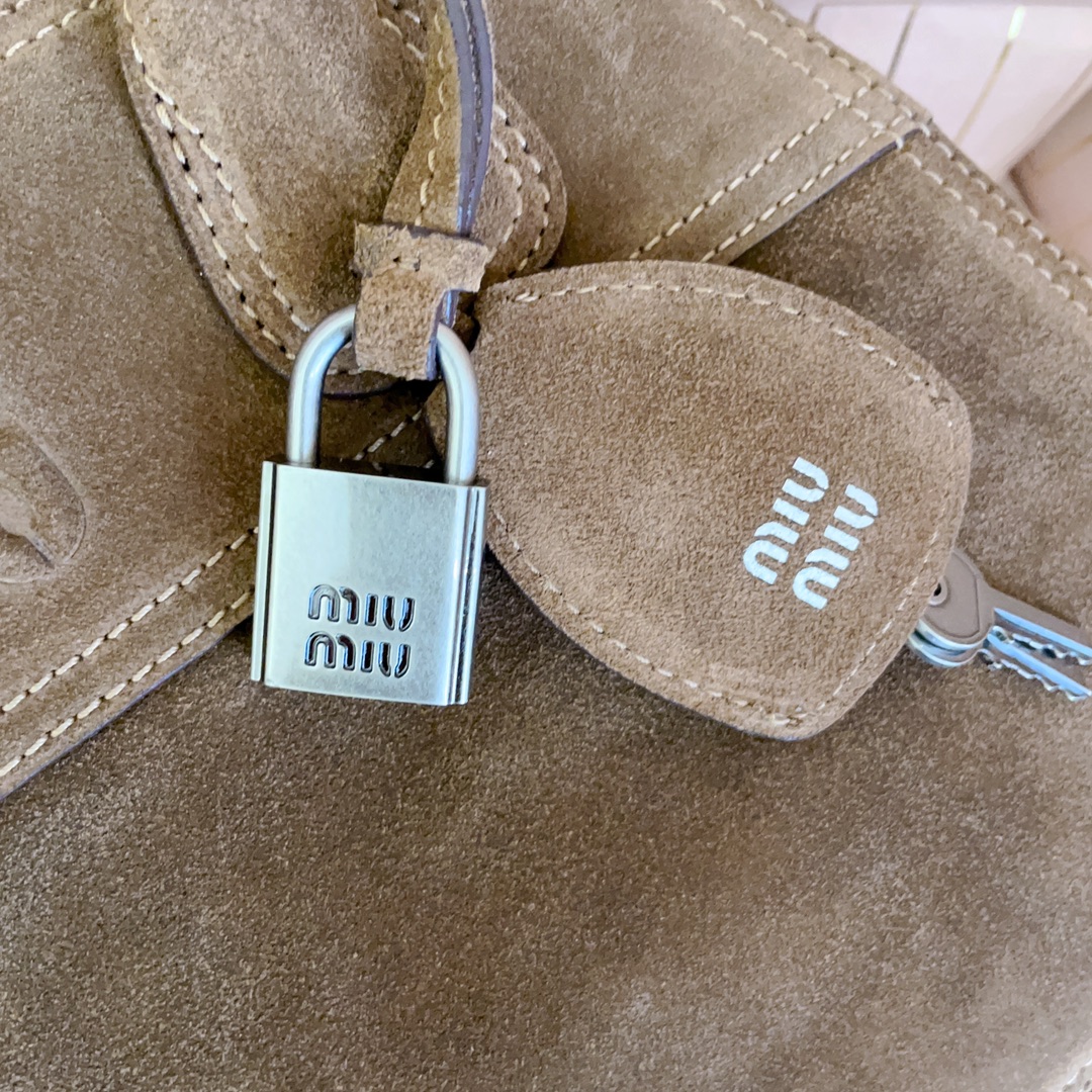 Miu Miu Vivant Top Handbags-32X19.5X11CM