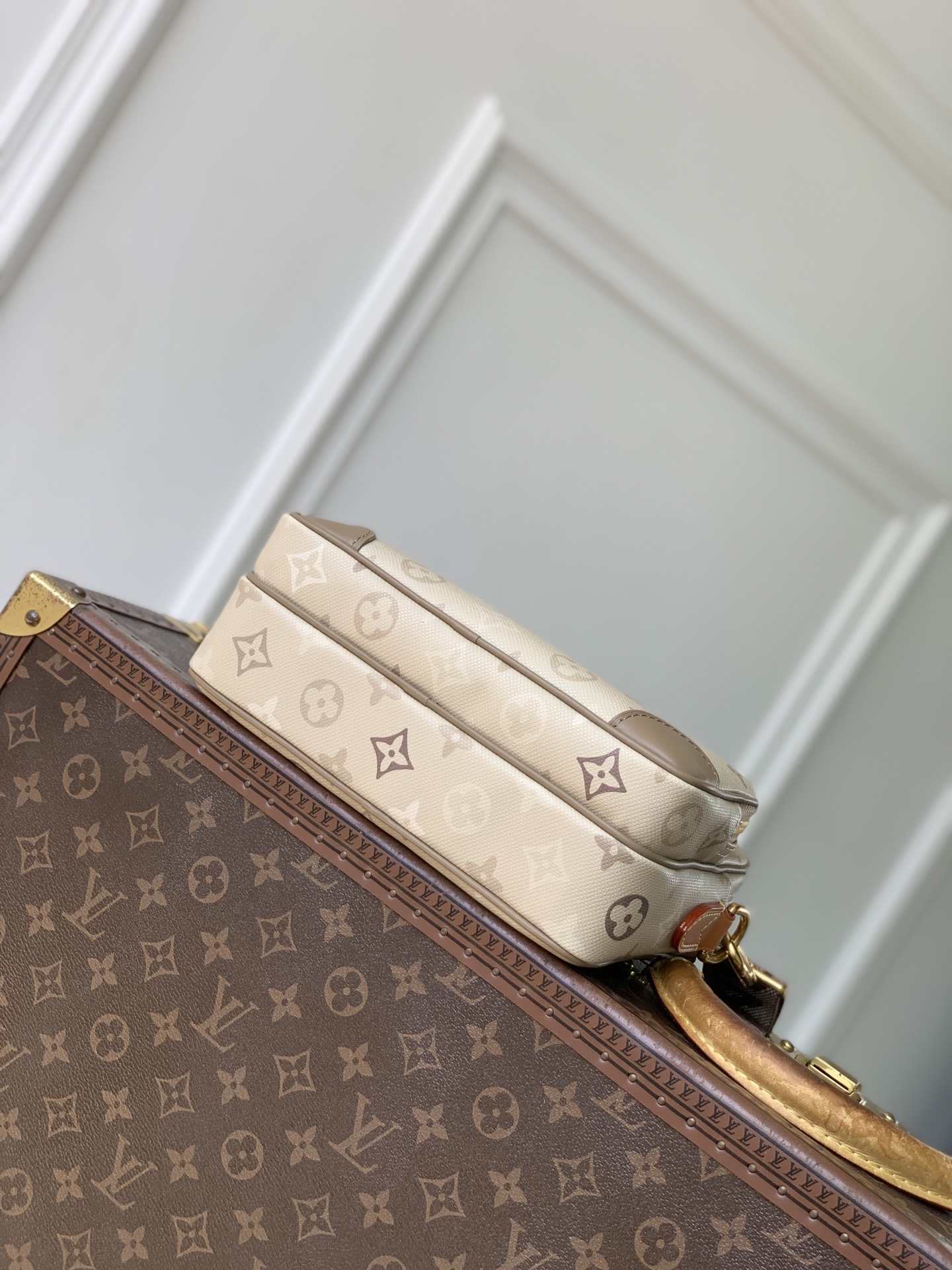 L0vis Vvtt0n Nil Messenger Bag-M29273-25 x 17.5 x 11CM