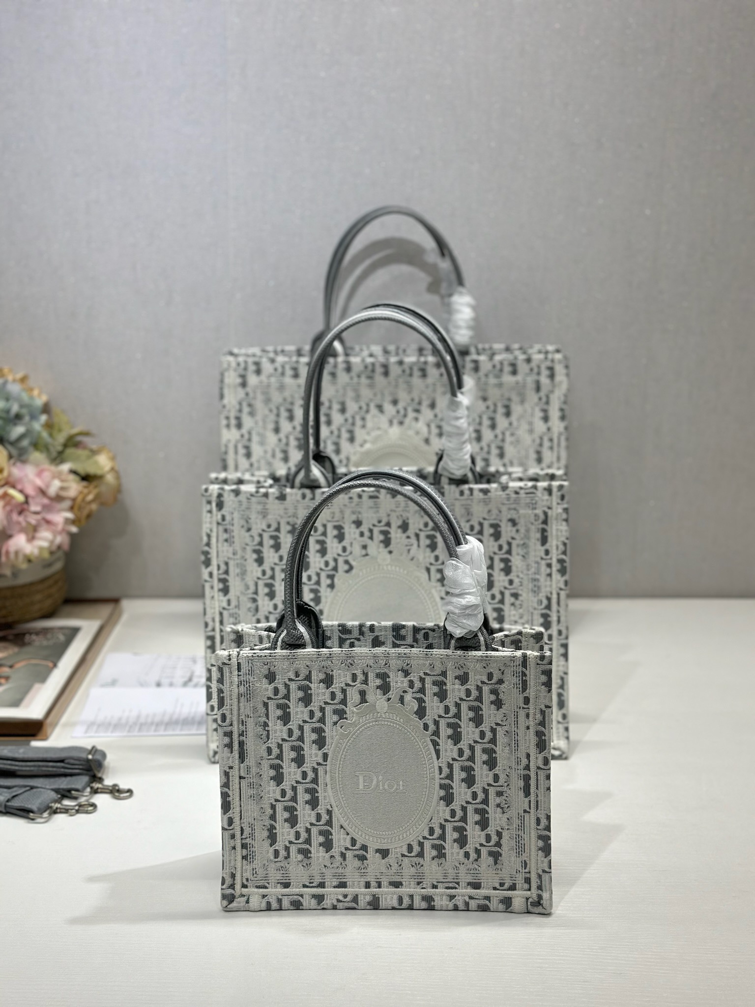 Diro Book Tote