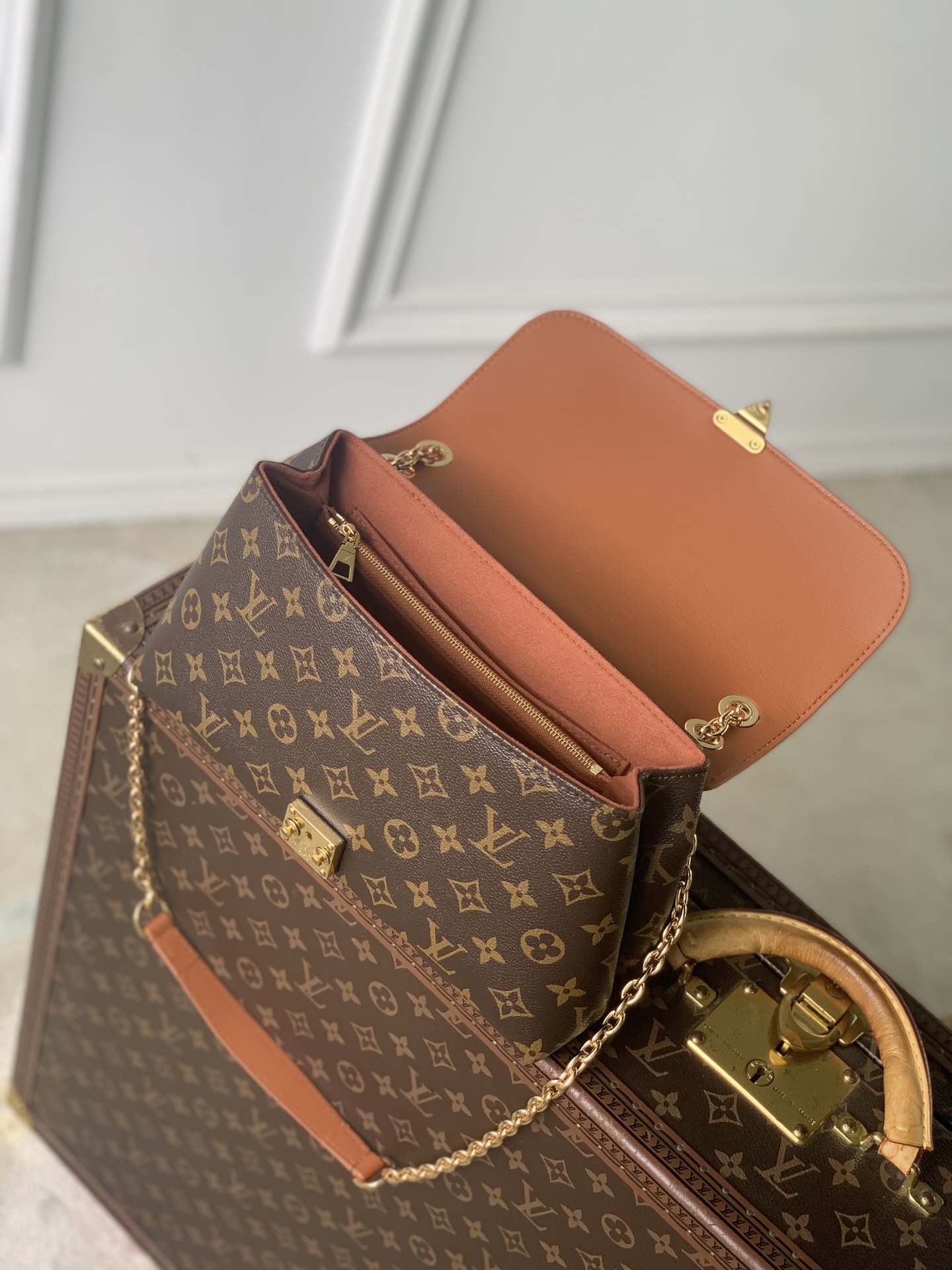 L0vis Vvtt0n Madeleine Handbag-M28610-29 x 18 x 10.5CM
