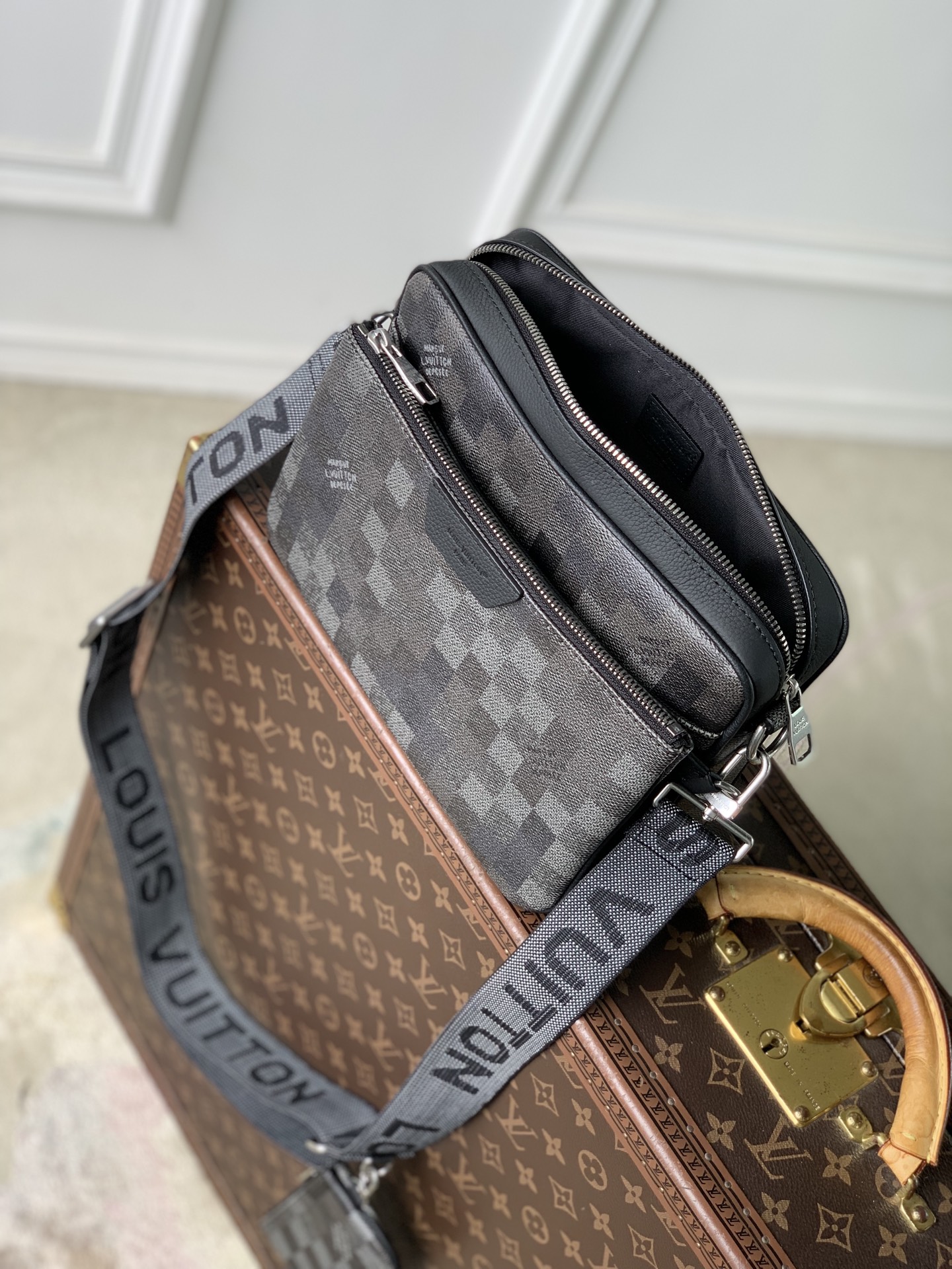 L0vis Vvtt0n Trio Messenger Bag -M28854-25 x 18.5 x 7CM