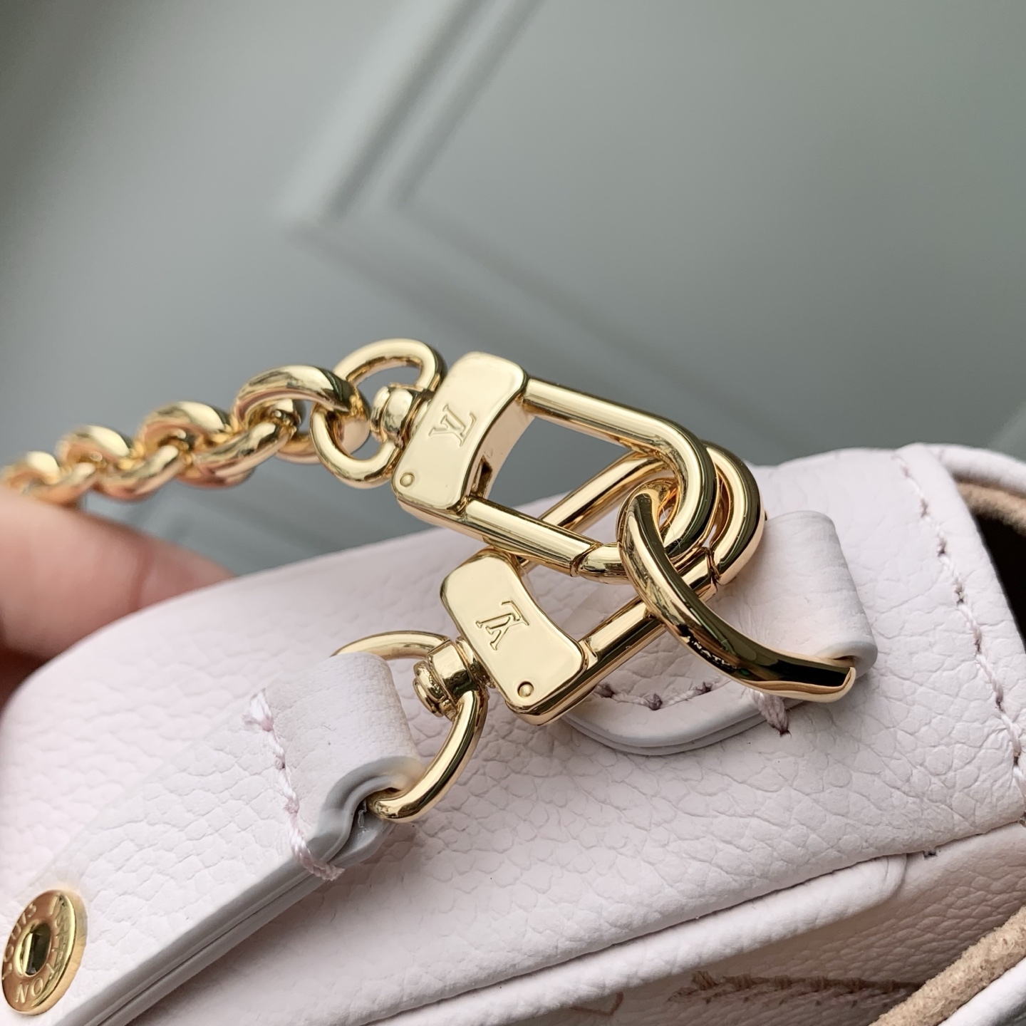 L0vis Vvtt0n Wallet on Chain Ivy-M29502-23.5 x 12 x 4.3CM