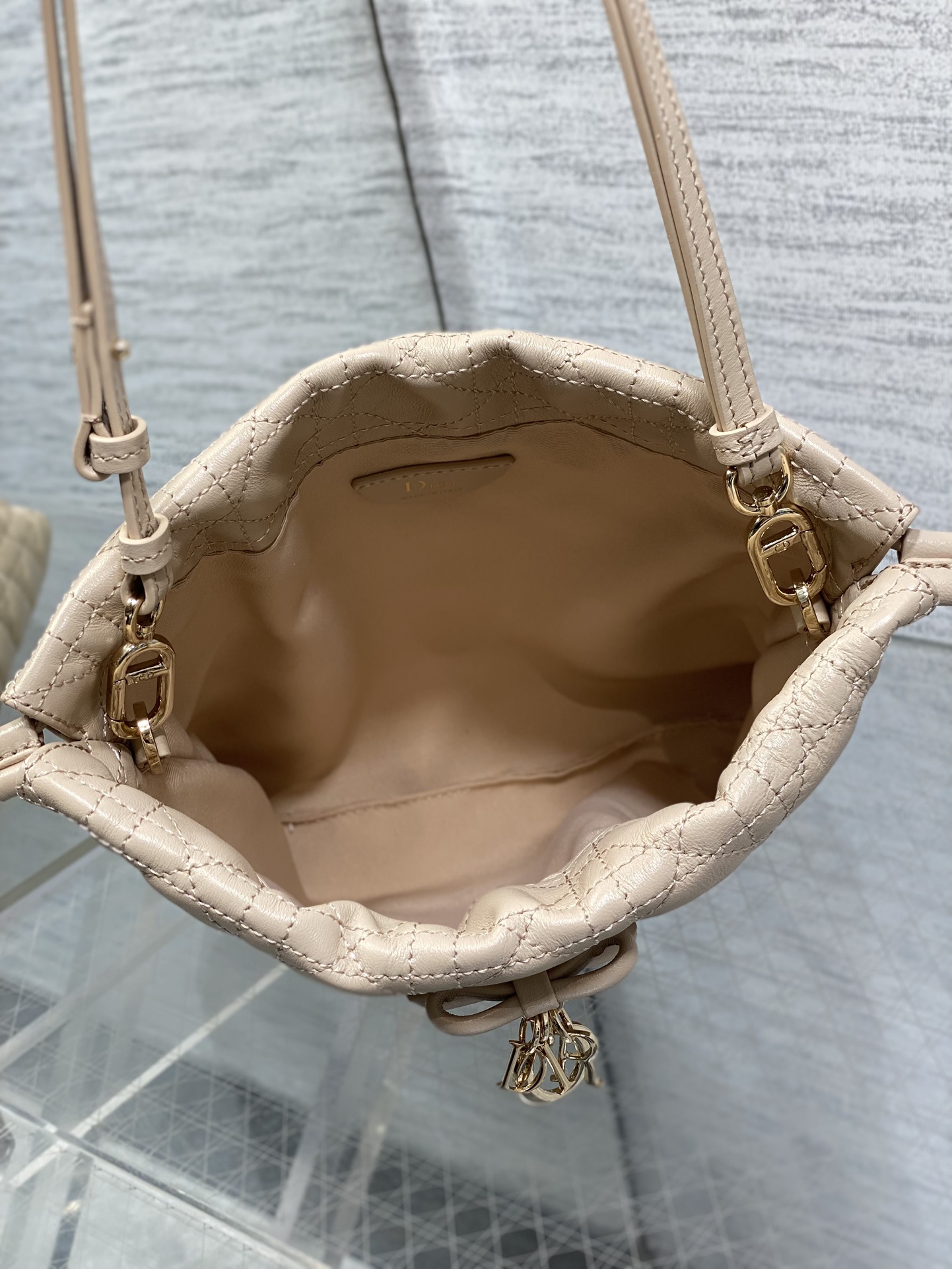 Diro AD10rable Bucket-20x22x5.5CM