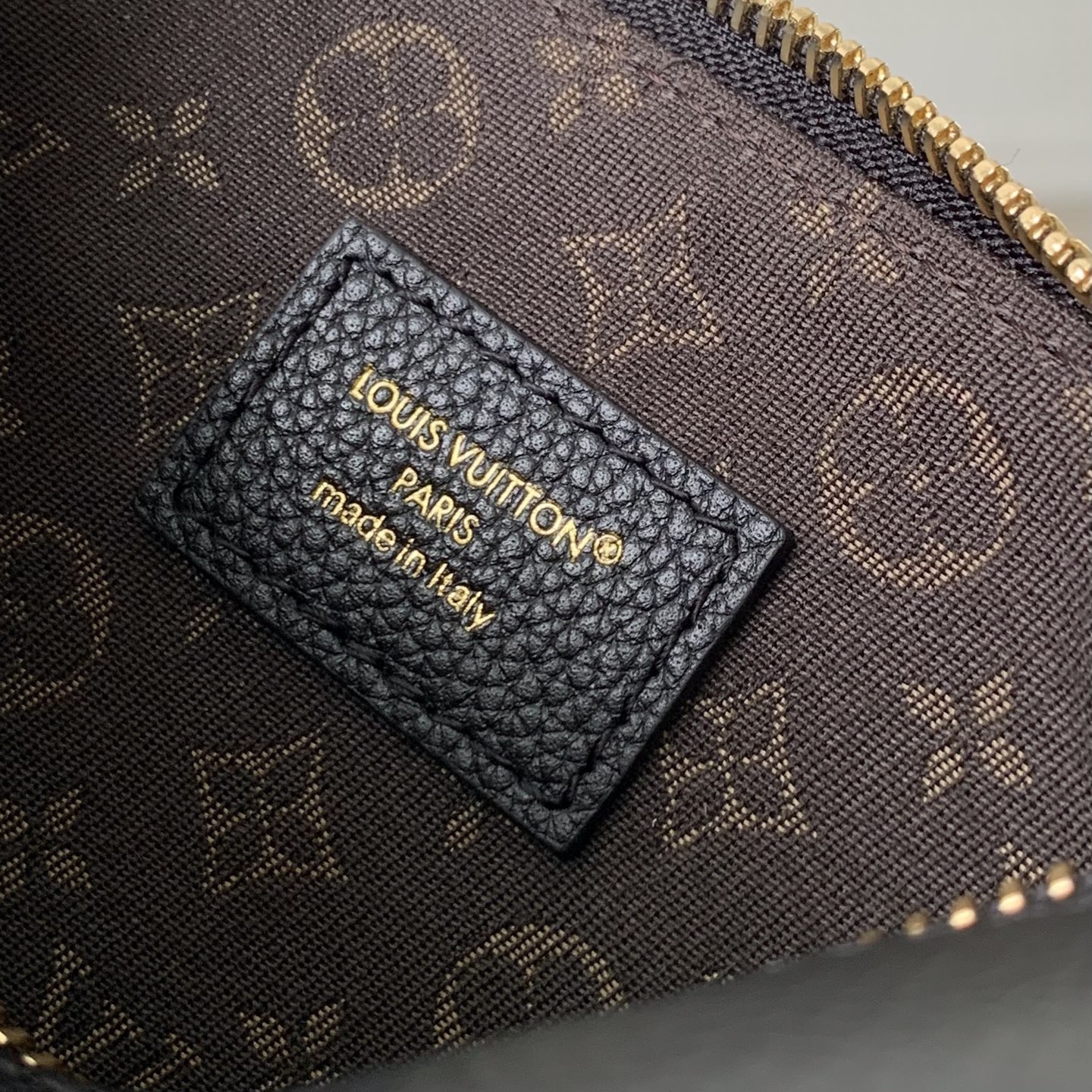 L0vis Vvtt0n Multipass Mini Handbags-M3A389-17.5 x 18 x 9.5CM