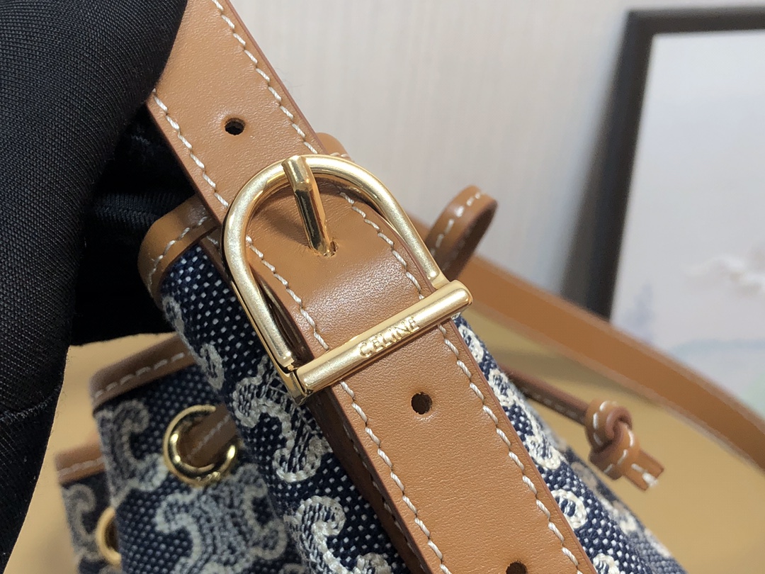 Celin Cabas Triomphe Bucket14X 21 X 14CM